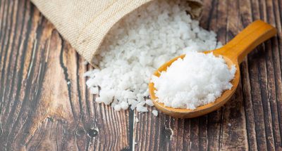 salt-wooden-spoon-place-floor