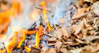 burning-fire-spalyuvannya-lystya-suhe-pozhezha-goryt-696x462